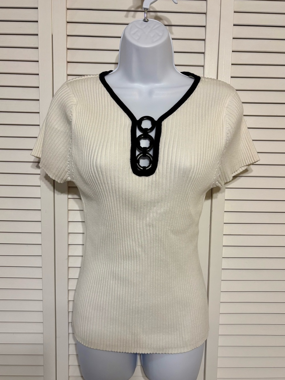 Cream Ribbed Short Sleeve Top with Black Ring Trim